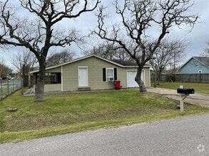 Building Photo - 609 N Avenue D