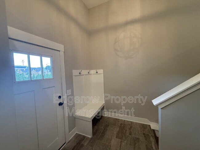 Foto del edificio - 765 68th St SE