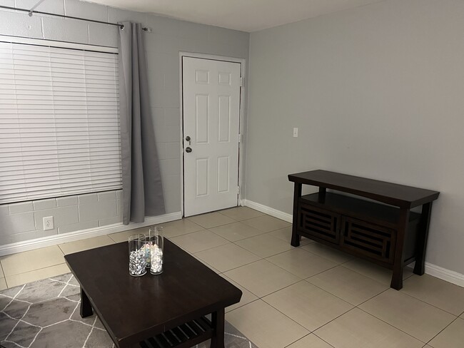 Building Photo - 625 S Royal Crest Cir