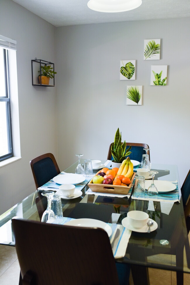Dining Room - 913 Sumter St