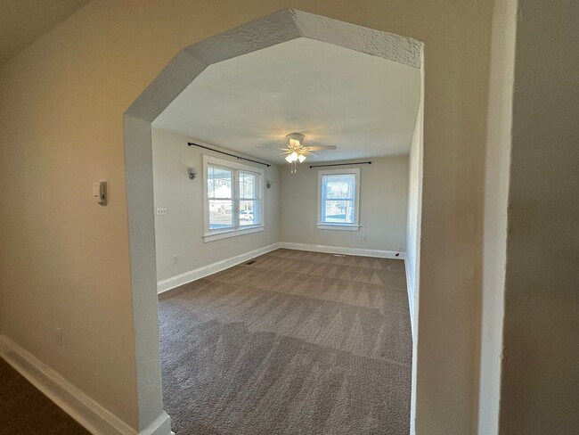 Building Photo - Charming 2-Bedroom Duplex in Broaddus Manor