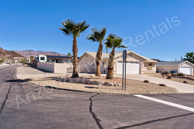 Foto del edificio - SOUTHSIDE HOME WITH LARGE FENCED BACKYARD