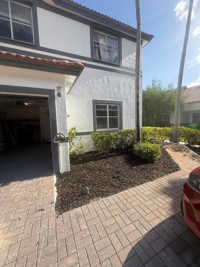 Foto del edificio - 9831 NW 24th St