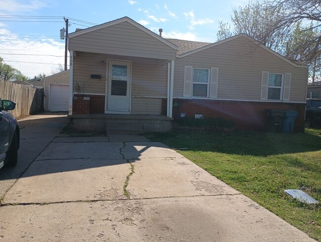 Building Photo - Lots of Space!