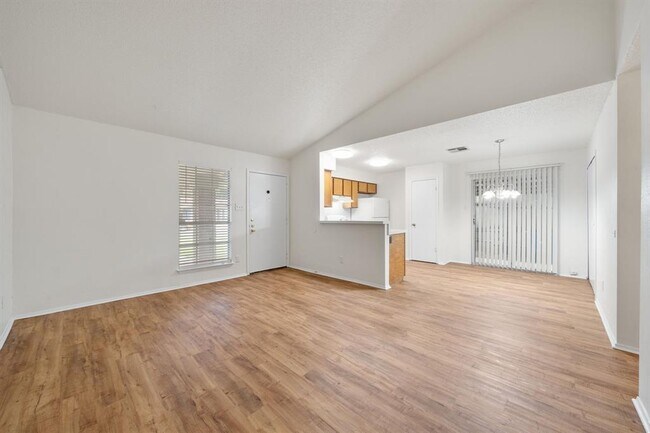 Building Photo - 100 Meteor Dr