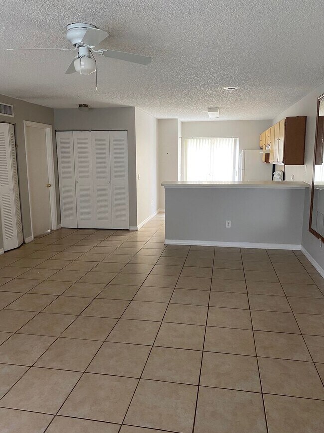 Foto del edificio - RENT BY JANUARY 15th AND RECEIVE HALF OFF ...