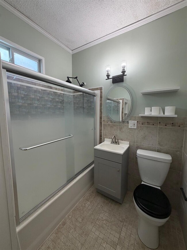 Building Photo - 27 Gilman Ter