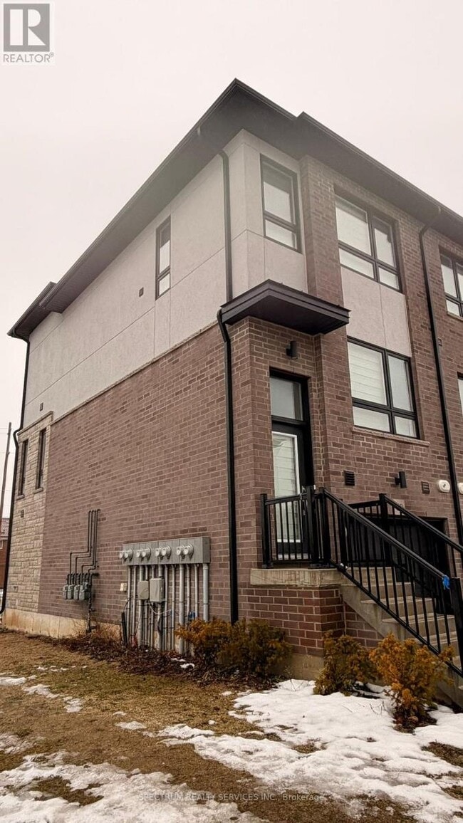 Building Photo - 720 Grey St