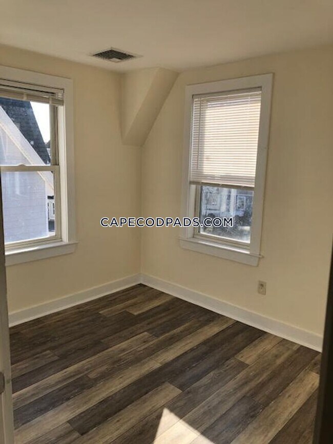 Building Photo - 219 Onset Ave