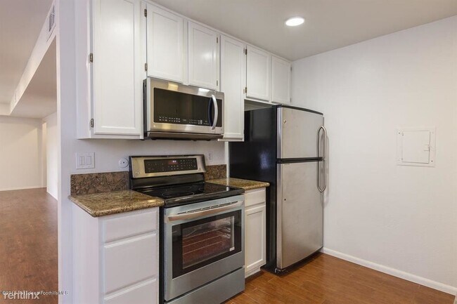 Building Photo - 339 S Catalina Ave