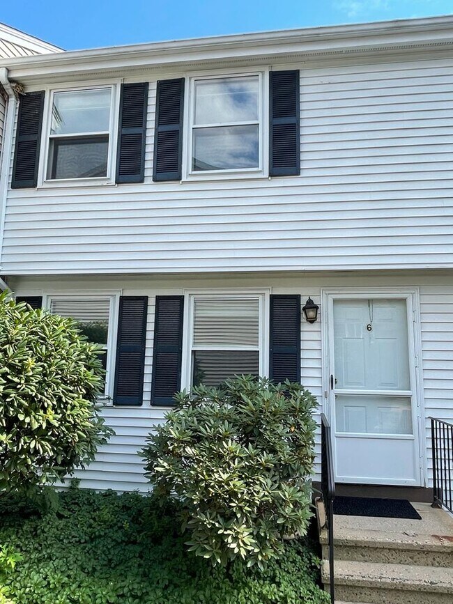 Building Photo - 6 Allspice Ln
