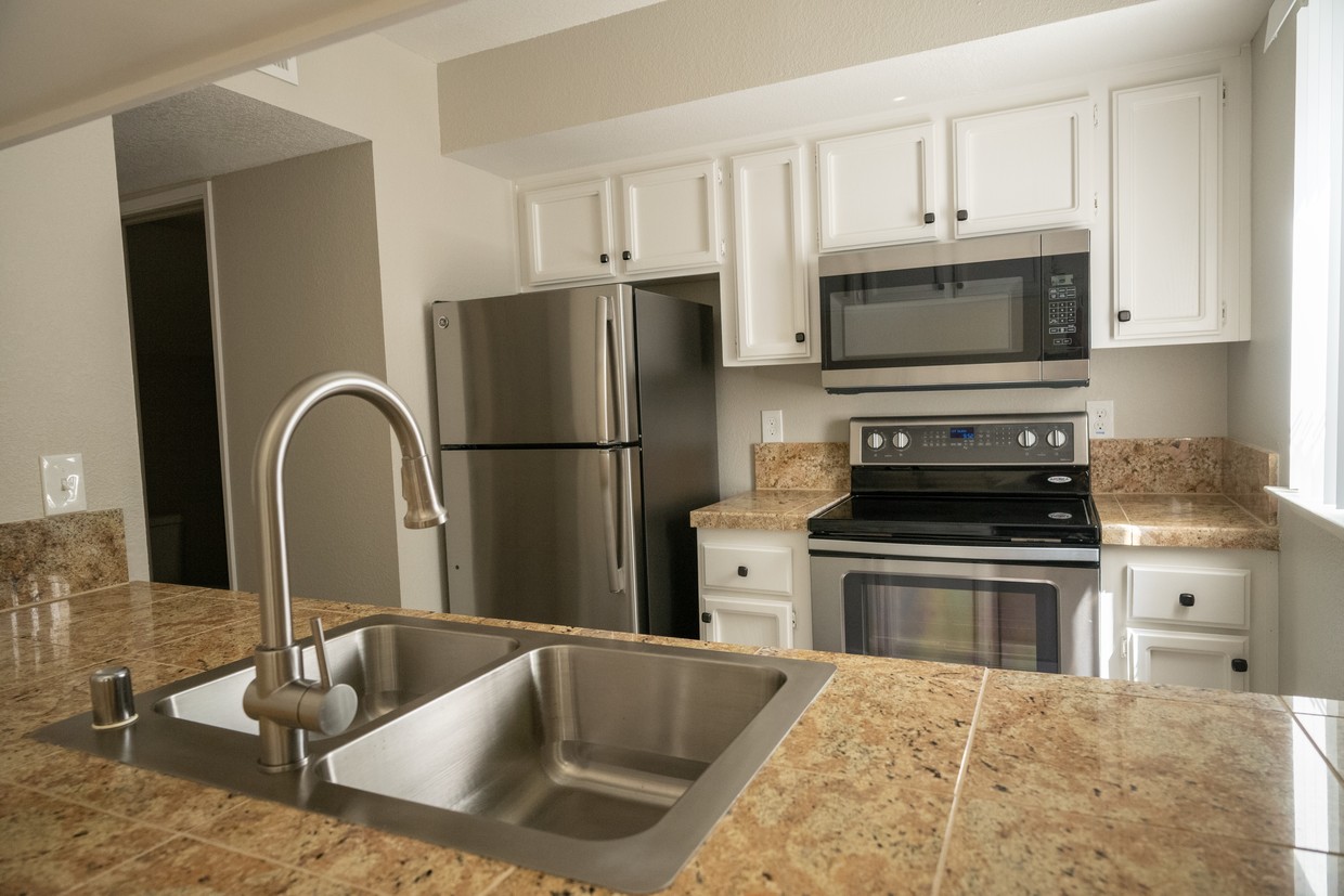 Primary Photo - Cedar Court Townhomes