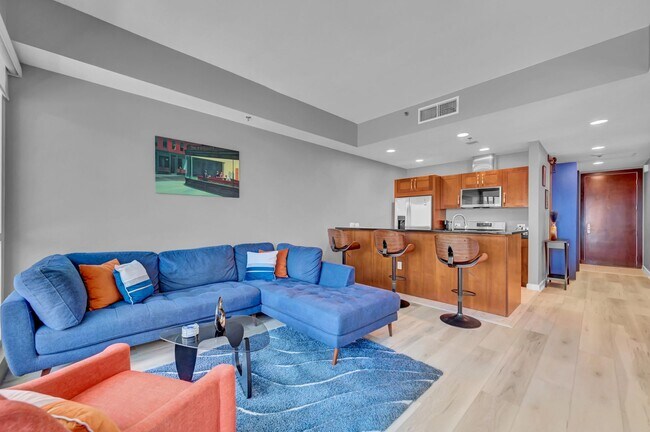 Foto del edificio - Fully Furnished 2 Bedroom 2 Bath High Rise with Strip Views