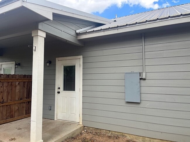 Foto del edificio - 1841 Caroline Ln