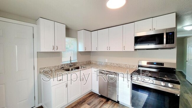 Building Photo - STANFORD 1221