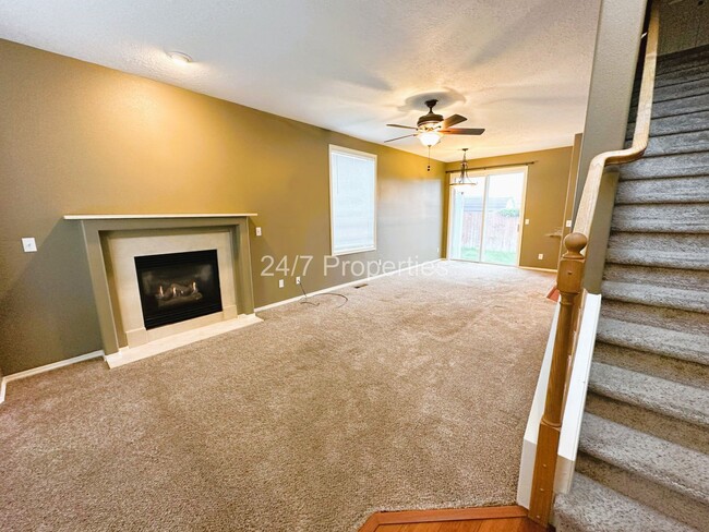 Building Photo - Large Salem Home - 3BD I 2.5BA w/ Large Yard!