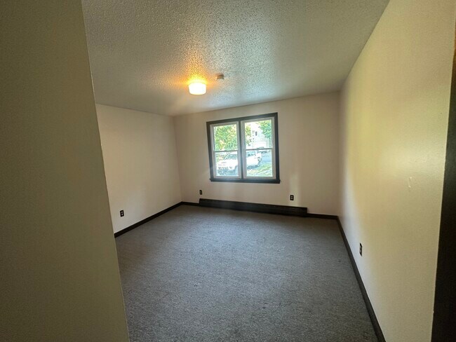 Building Photo - 220 Farmington Ave