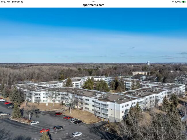 Foto del edificio - 122 Demont Avenue East