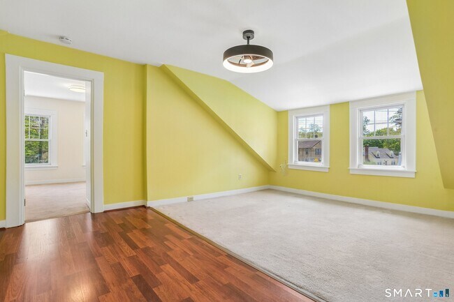 Foto del edificio - 1572 Whitney Ave