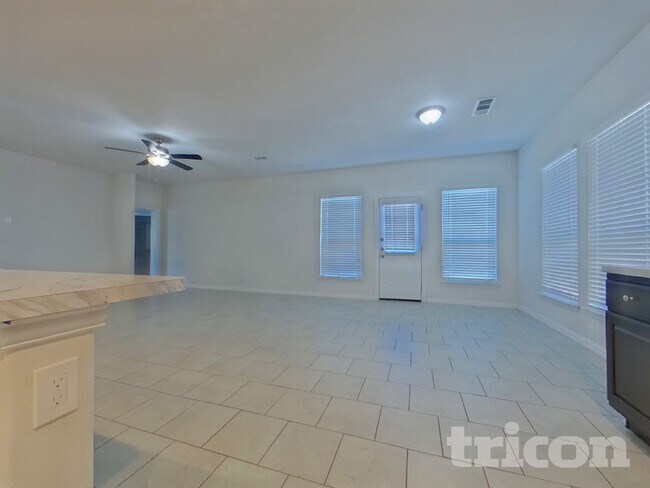 Foto del edificio - 332 Marble Creek Dr