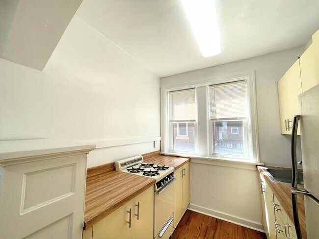 Building Photo - 6655 Berthold Ave