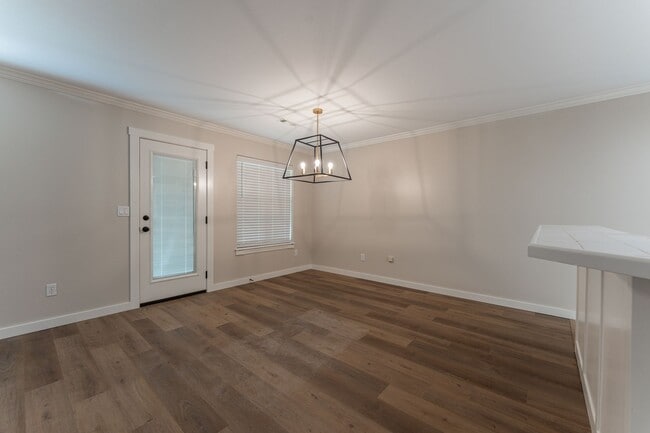 Building Photo - 2 bed 2 bath duplex in Fayetteville