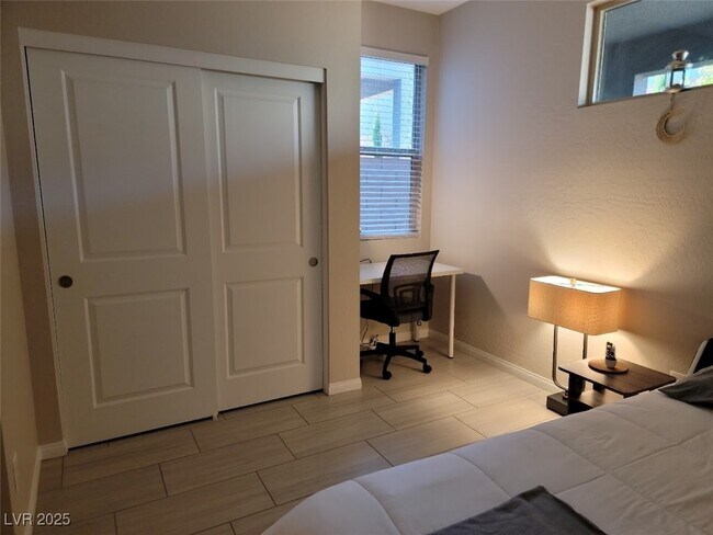 Foto del edificio - 10688 Silver Pond Ave
