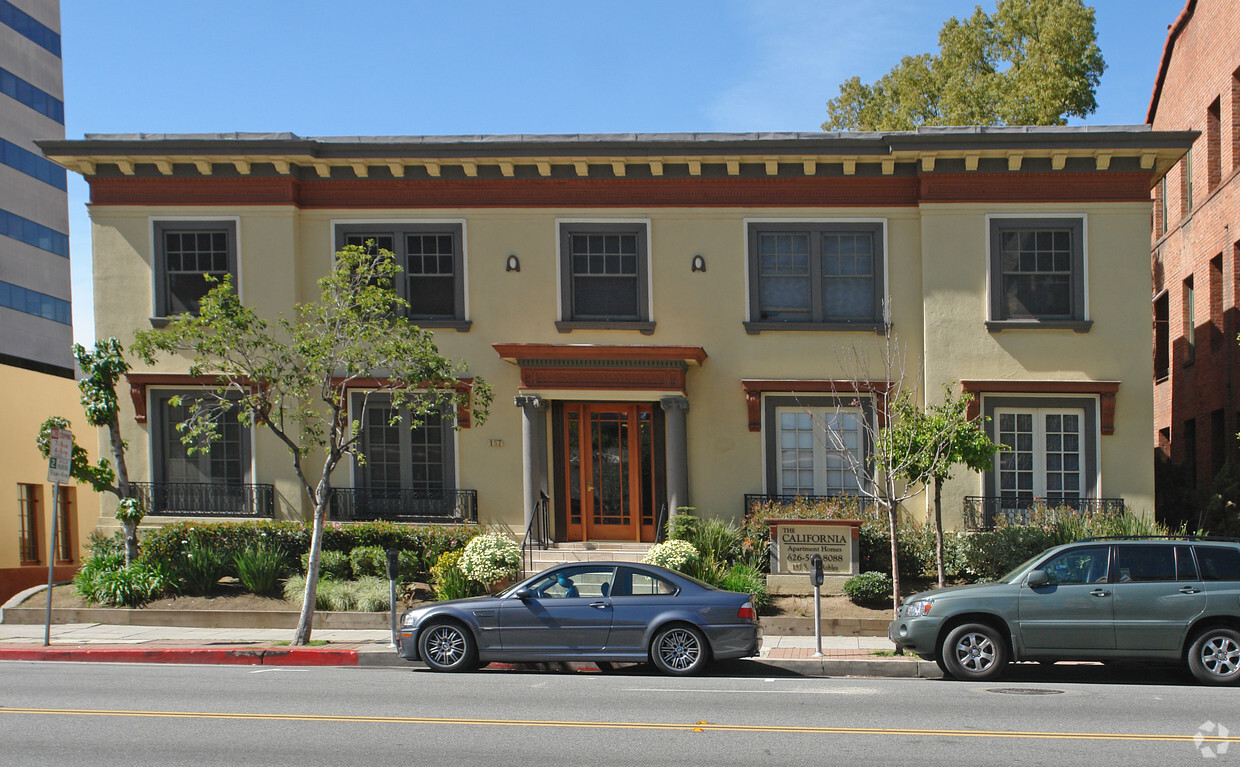 Foto del edificio - Los Robles Apartments