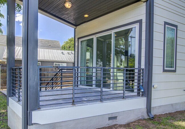 Foto del edificio - 2406 E 16th St