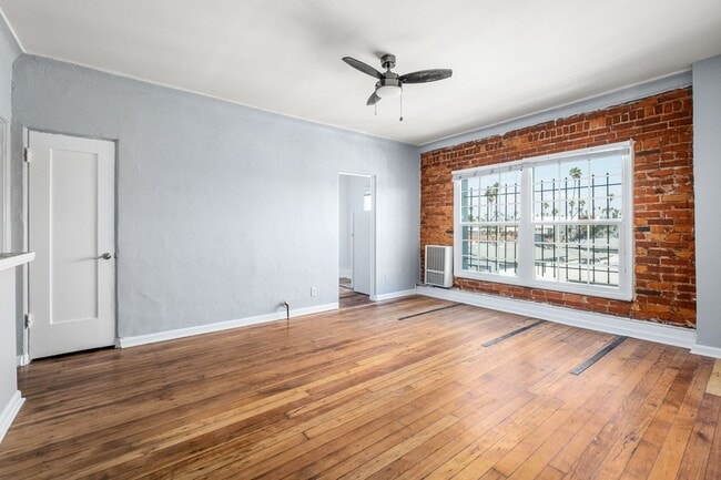 Building Photo - 109 S Normandie Ave