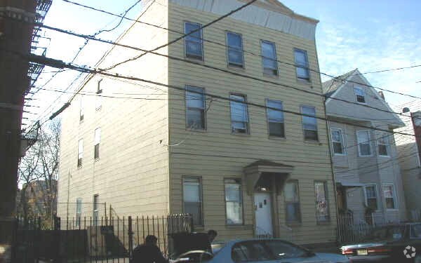 Building Photo - 411 21st St