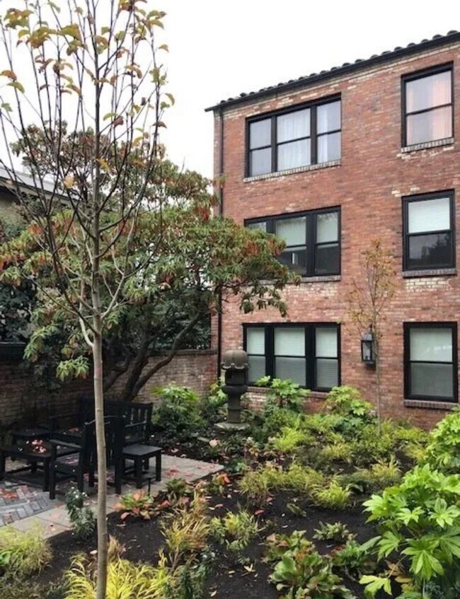 Foto del edificio - 421 Summit Ave E