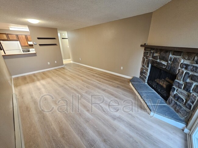 Foto del edificio - 6017 E 6th Ave