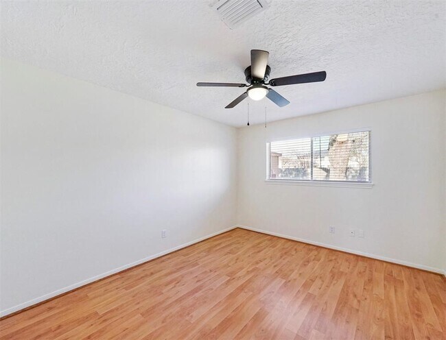 Foto del edificio - 14006 Briarworth Dr