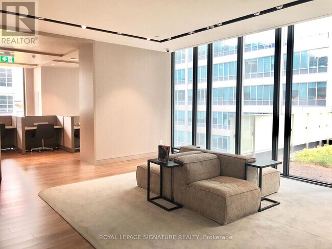 Building Photo - 25 Richmond St E