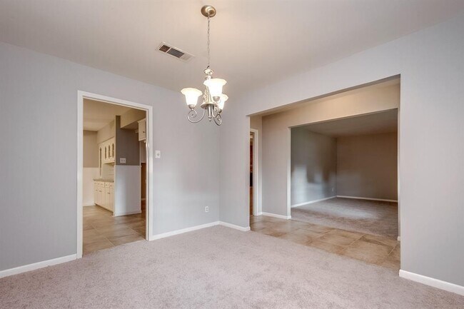 Building Photo - 810 Borden St