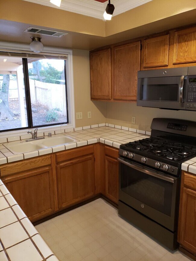 Foto del edificio - 3 BED 2 BATH HOUSE OFF VICTOR AVE