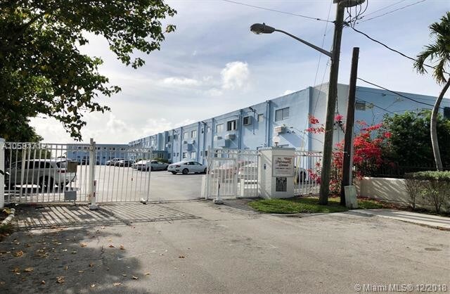 Building Photo - 2700 NE 135th St