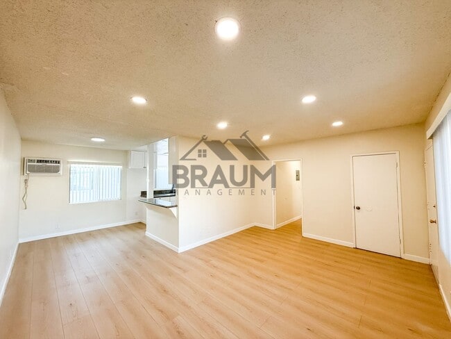 Foto del edificio - 13115 Oxnard St