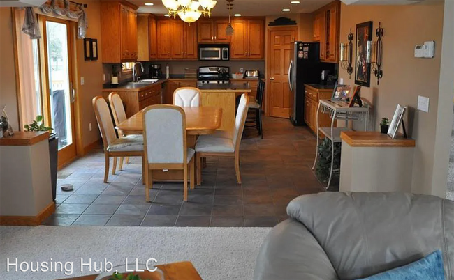 Building Photo - 4 br, 2.5 bath House - 17331 Zumbrota St NE