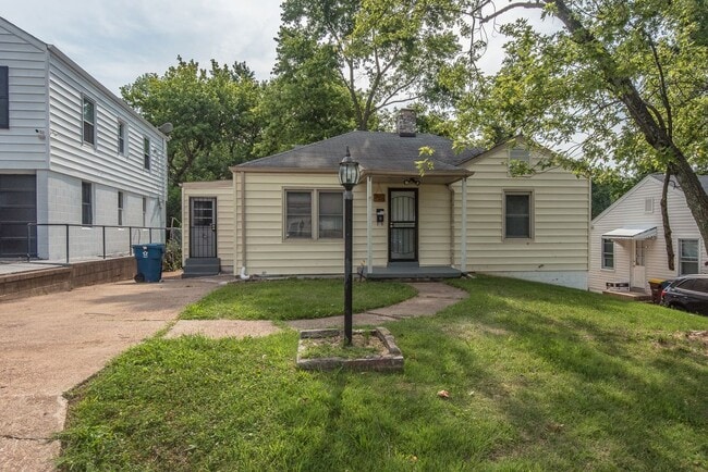 Building Photo - 320 Millman Dr