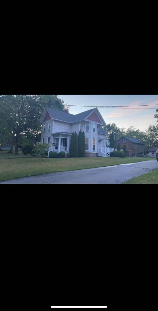 Building Photo - 154 West Ave