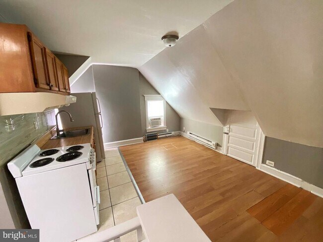 Foto del edificio - 408 E Roosevelt Blvd