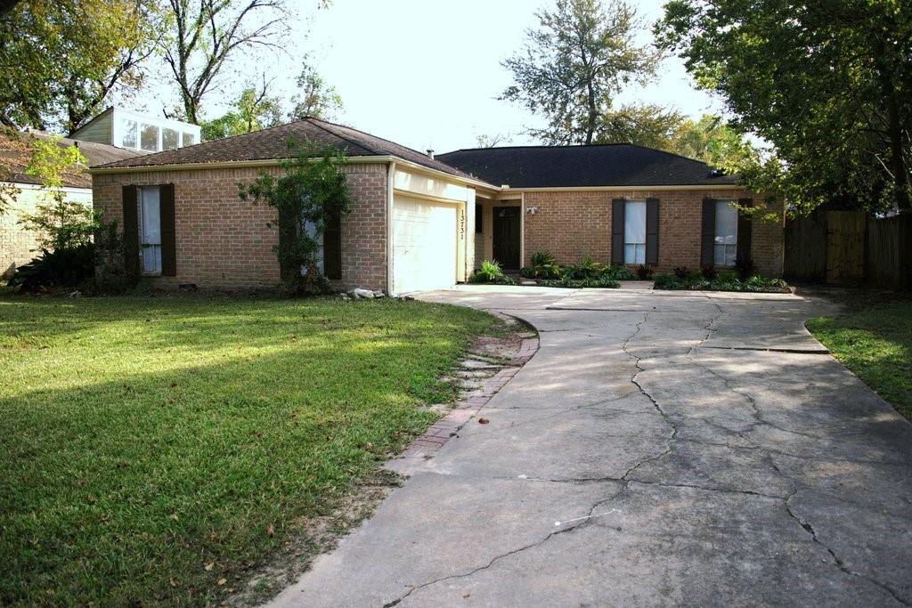 Primary Photo - 13731 Greenway Dr