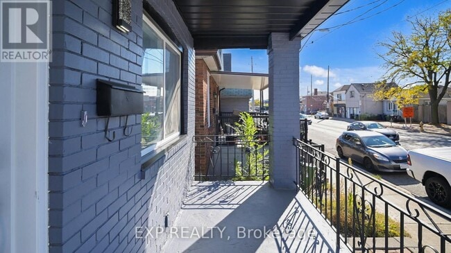Building Photo - 685 Jane St
