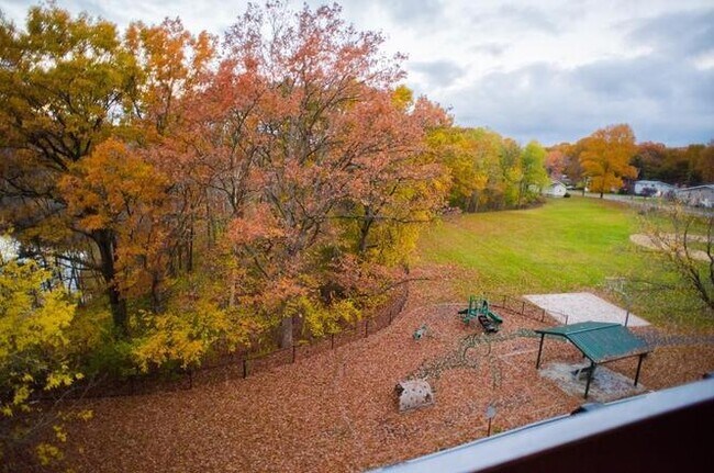 Foto del edificio - 46 Cochituate Rd