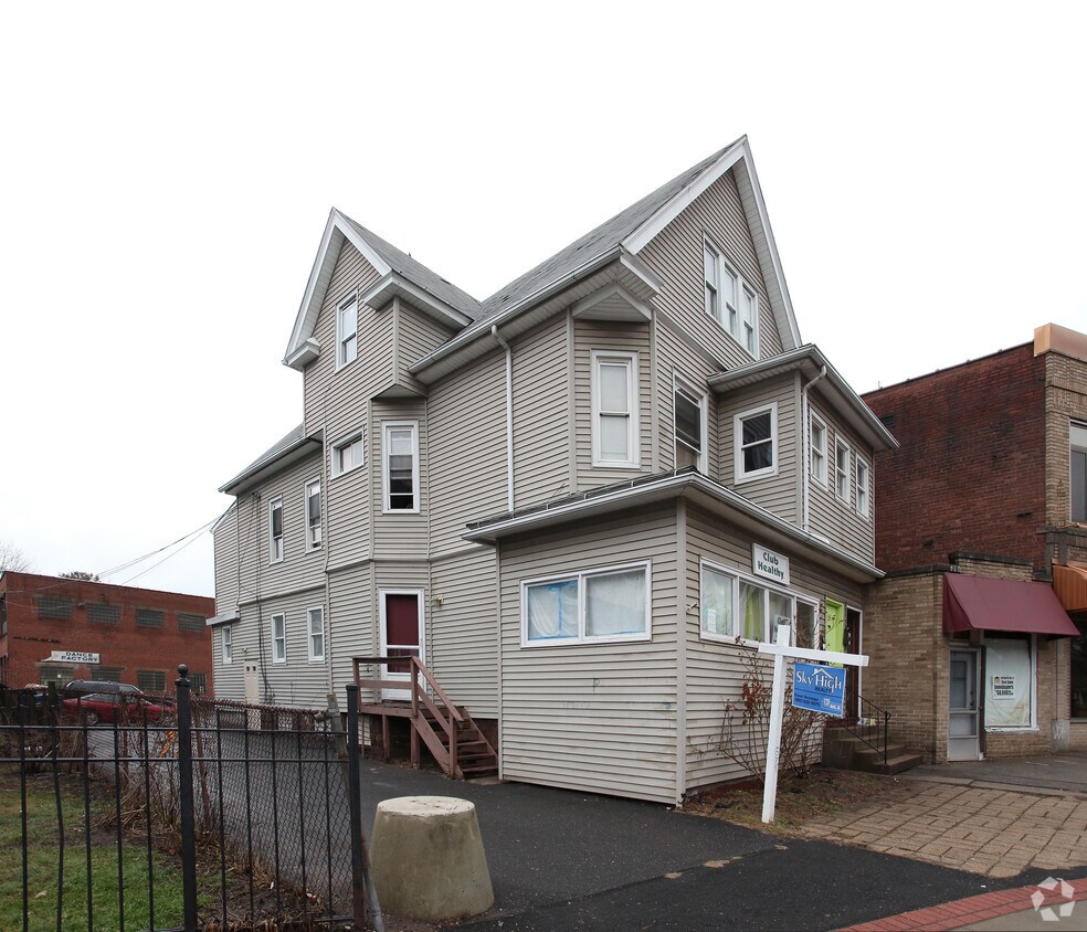 Primary Photo - 653-655 Maple Ave