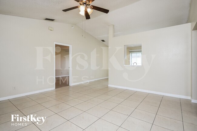 Foto del edificio - 646 Crane Dr