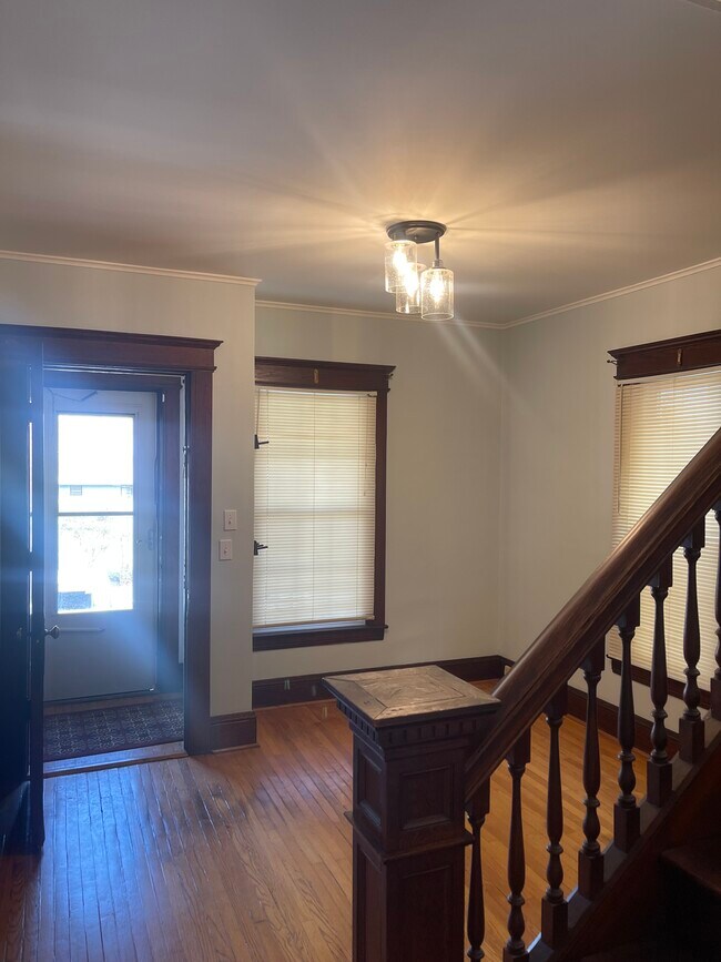 Building Photo - 407 Bryant Ave