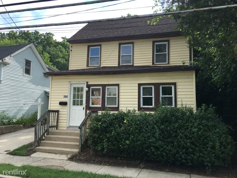 Primary Photo - 4 br, 2 bath House - 144 S. Academy St.